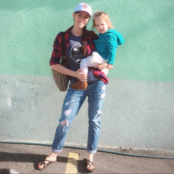 Meet Me? 🤷🏻‍♀️🖤🖤🖤. - Picture 1 of 5